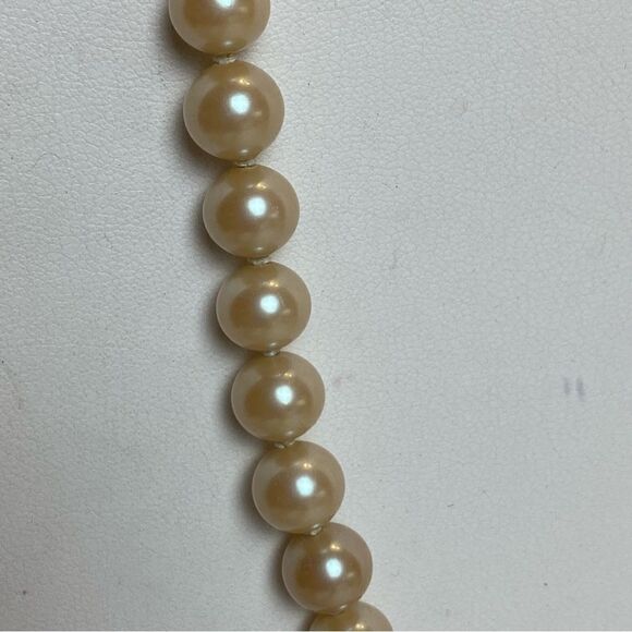Vintage Faux Pearl Necklace With Gold Tone Clasp Crystal Accents - Picture 2 of 7